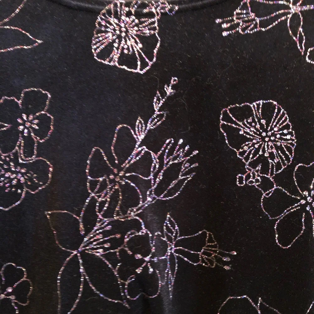 Black velvet top with sparkly pink floral design - Picture 3 of 12